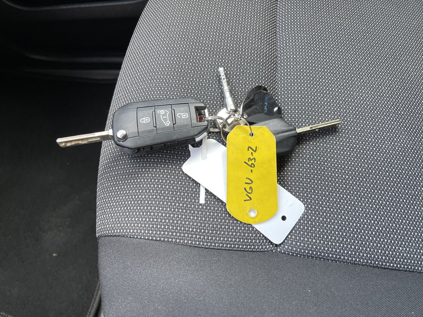 Peugeot Partner 1.5 BlueHDI Premium / vaste prijs rijklaar € 12.750 ex btw / lease vanaf € 215 / euro 6 diesel / bpm vrij / airco / cruise / trekhaak / schuifdeur !