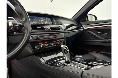 BMW 5 Serie 520i M Sport 184PK Pano LED Camera Clima Head up Display Memory Virtual Navi PDC Leder 19"LMV