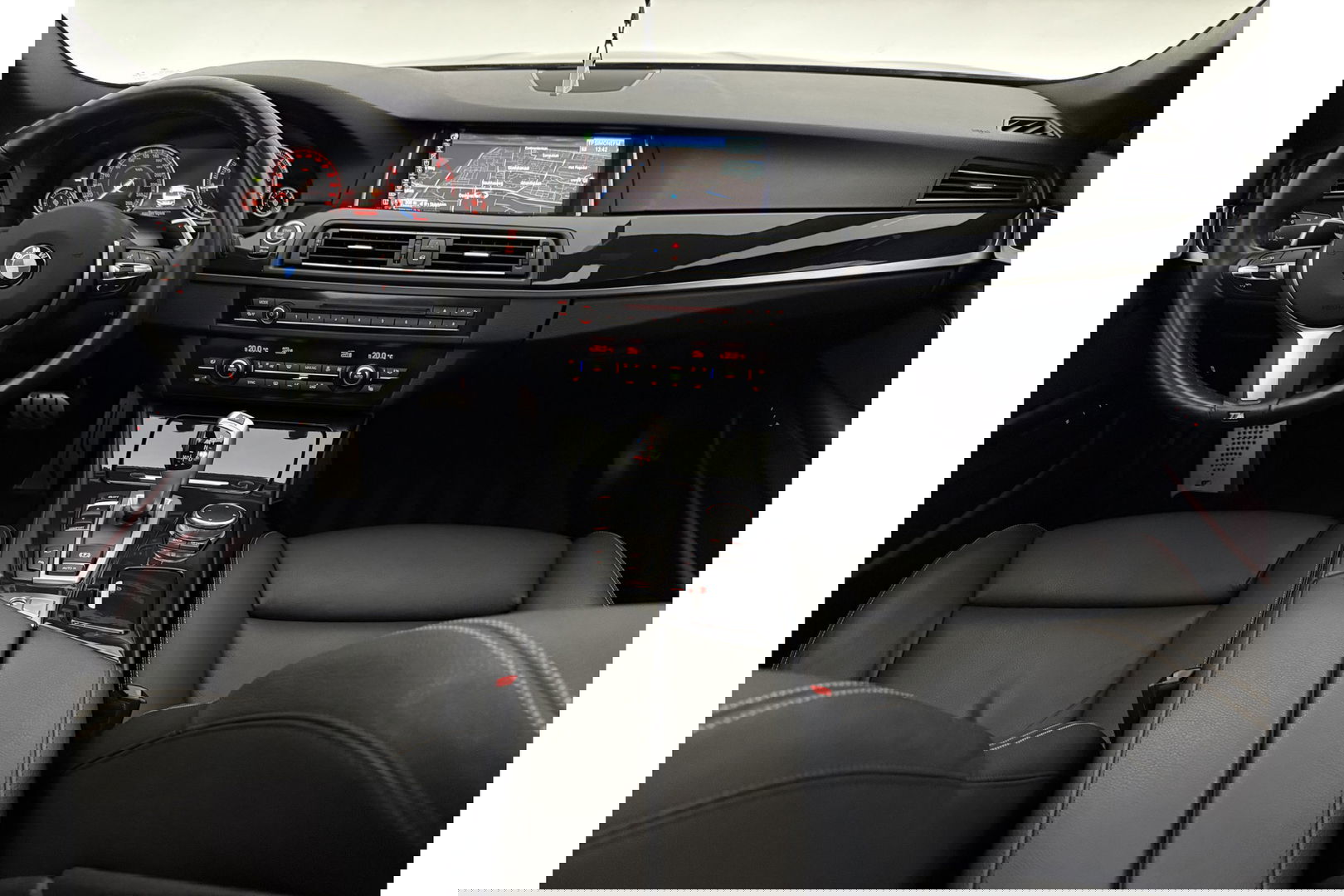 BMW 5 Serie 520i M Sport 184PK Pano LED Camera Clima Head up Display Memory Virtual Navi PDC Leder 19"LMV