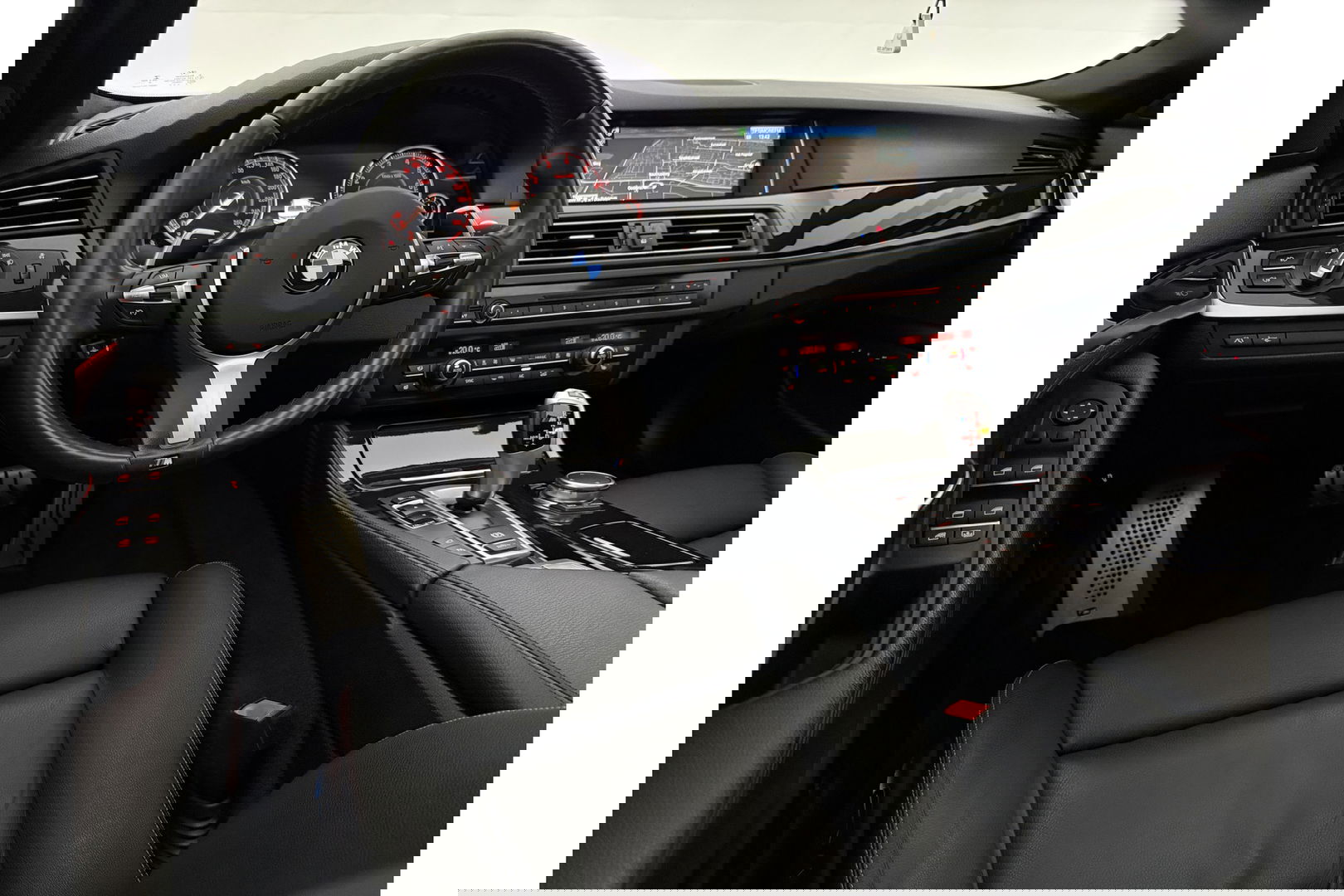 BMW 5 Serie 520i M Sport 184PK Pano LED Camera Clima Head up Display Memory Virtual Navi PDC Leder 19"LMV