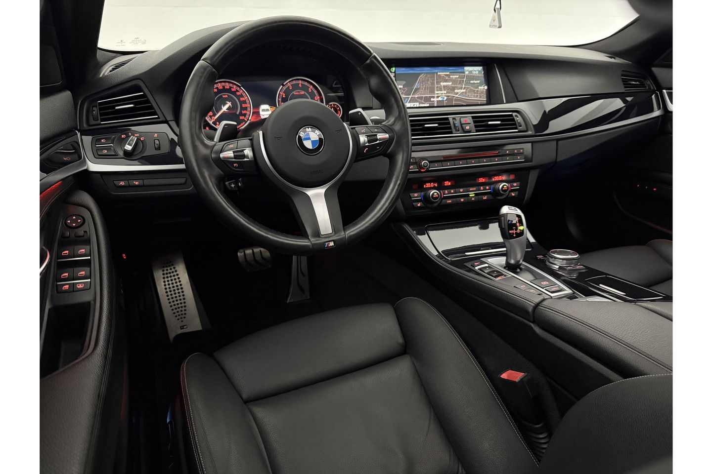 BMW 5 Serie 520i M Sport 184PK Pano LED Camera Clima Head up Display Memory Virtual Navi PDC Leder 19"LMV