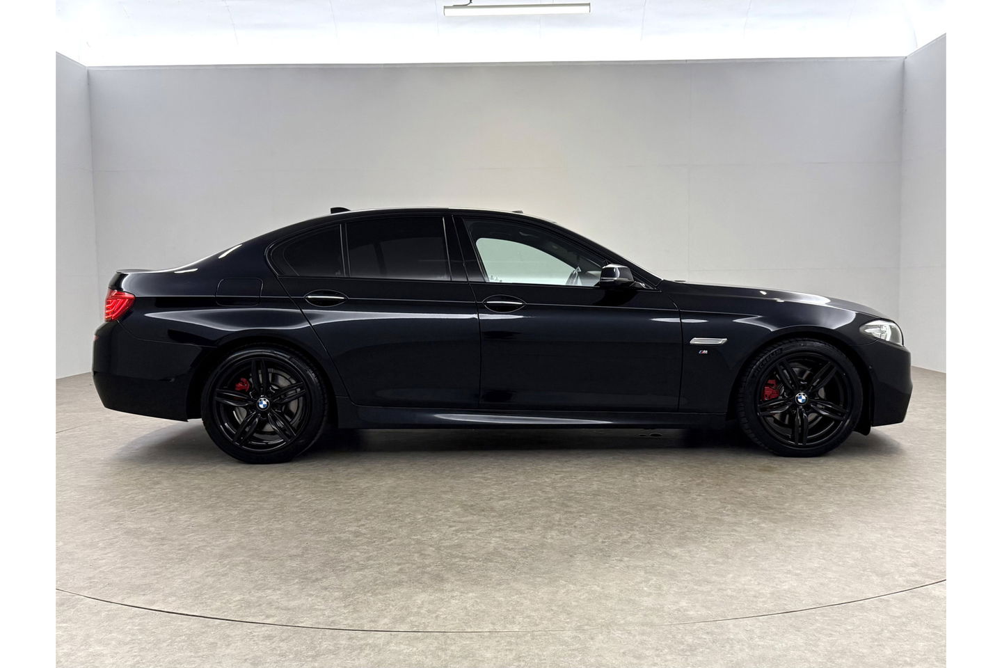 BMW 5 Serie 520i M Sport 184PK Pano LED Camera Clima Head up Display Memory Virtual Navi PDC Leder 19"LMV