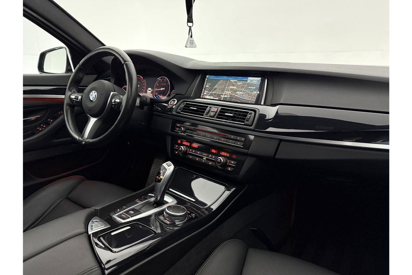 BMW 5 Serie 520i M Sport 184PK Pano LED Camera Clima Head up Display Memory Virtual Navi PDC Leder 19"LMV