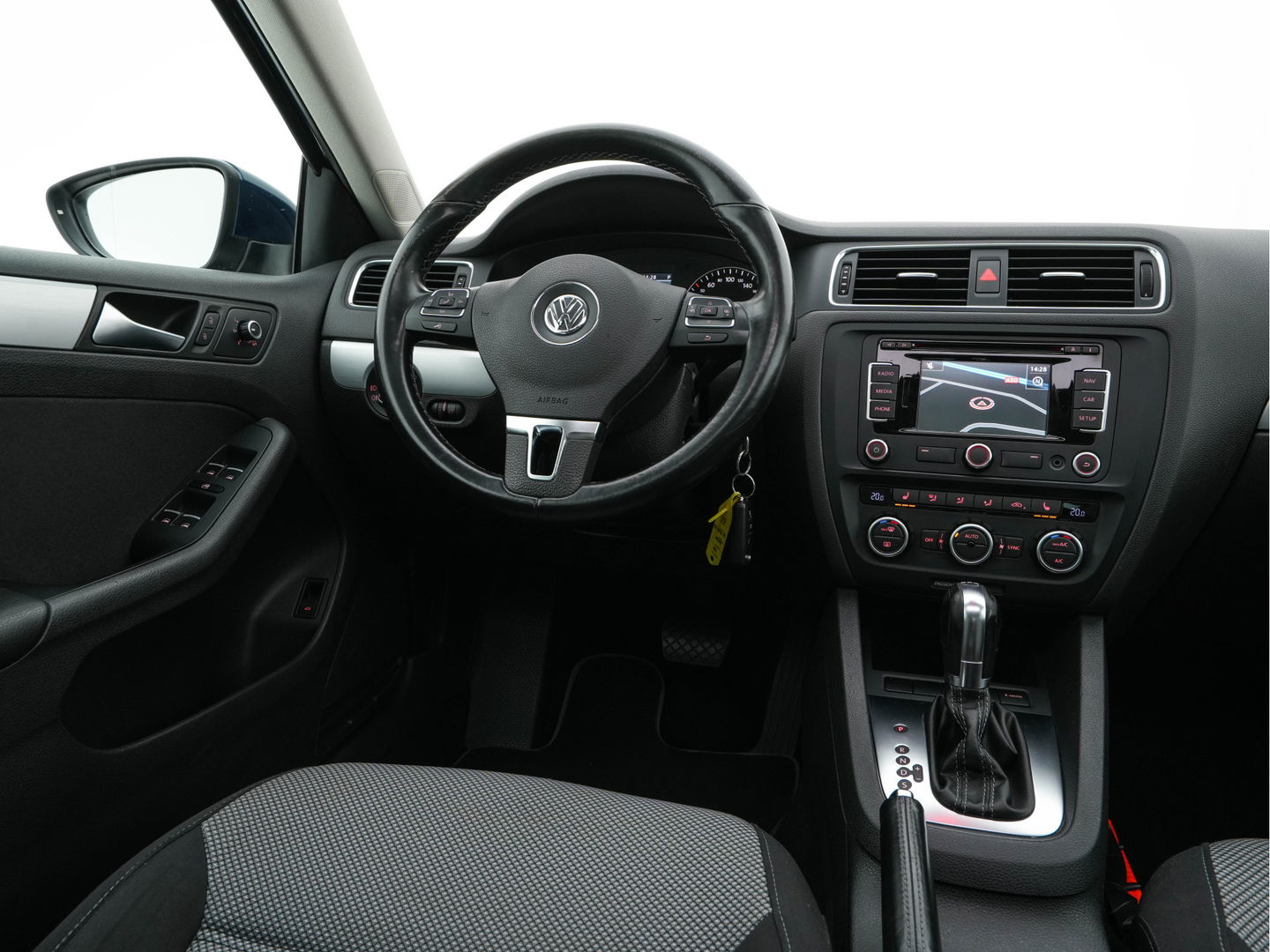 Volkswagen Jetta 1.4 TSI Hybrid Highline Executive-Pack Aut. *PANO | BI-XENON | NAVI-FULLMAP | CAMERA | HEATED-COMFORTSEATS | ECC | PDC | PRIVACY-GLASS | CRUISE | RADIO-CD | SHIFT-PADDLES | 17''ALU*