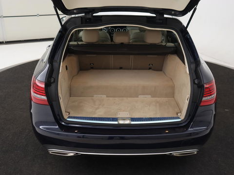 Mercedes-Benz C-Klasse 300e Avantgarde Luxury | Panoramadak | Luchtvering | Burmester | Stuurverwarming | 360 Camera | Leder | Stoelverwarming | Memory | Carplay | Sfeerverlichting | Matrix LED | PHEV | Plug In