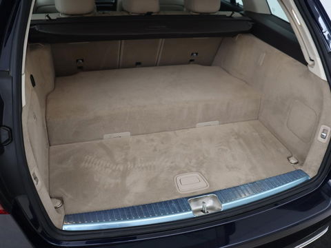 Mercedes-Benz C-Klasse 300e Avantgarde Luxury | Panoramadak | Luchtvering | Burmester | Stuurverwarming | 360 Camera | Leder | Stoelverwarming | Memory | Carplay | Sfeerverlichting | Matrix LED | PHEV | Plug In