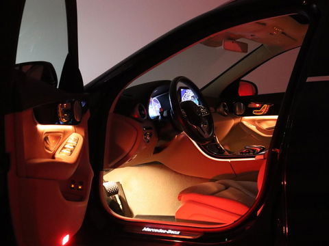 Mercedes-Benz C-Klasse 300e Avantgarde Luxury | Panoramadak | Luchtvering | Burmester | Stuurverwarming | 360 Camera | Leder | Stoelverwarming | Memory | Carplay | Sfeerverlichting | Matrix LED | PHEV | Plug In