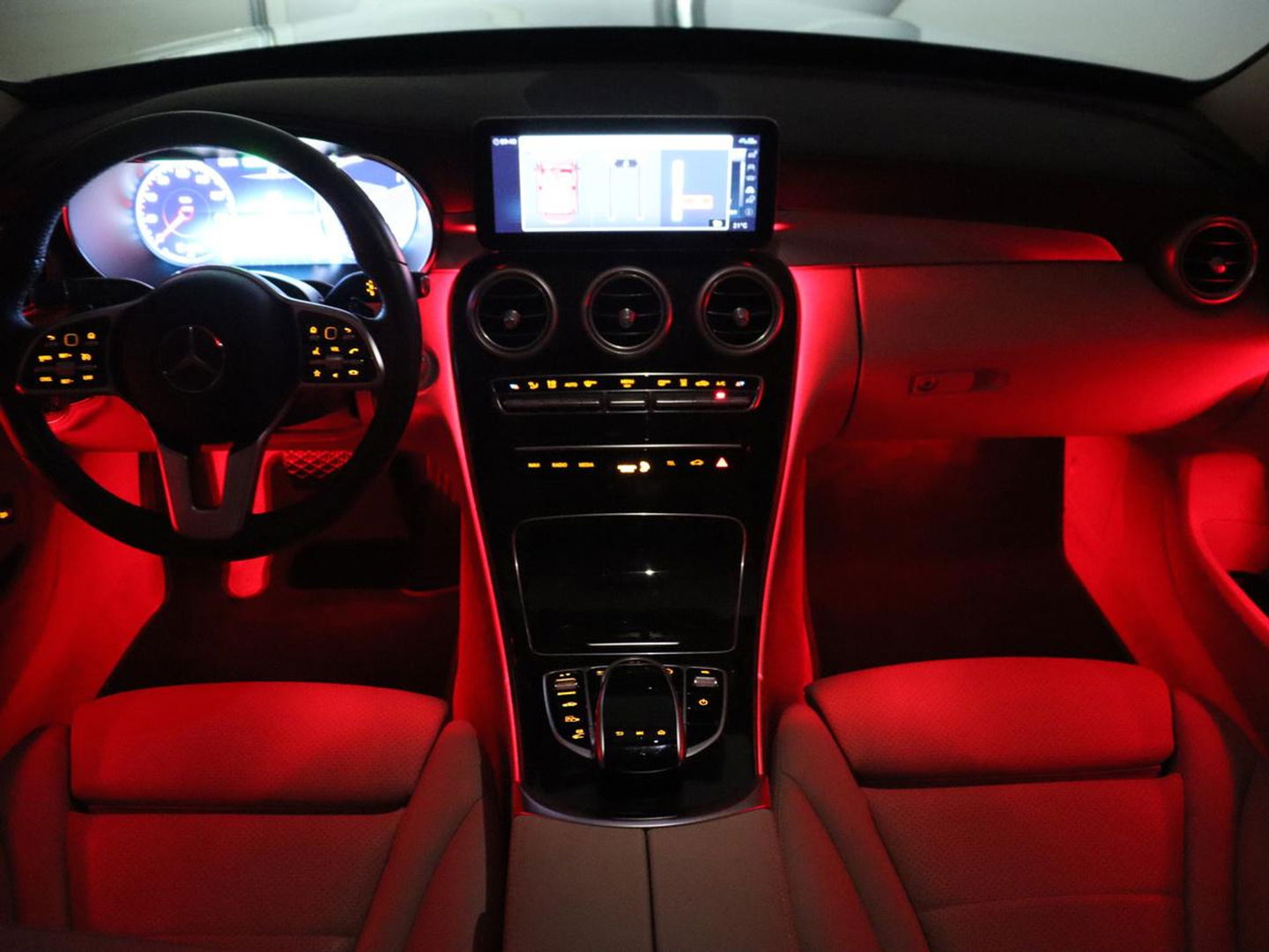 Mercedes-Benz C-Klasse 300e Avantgarde Luxury | Panoramadak | Luchtvering | Burmester | Stuurverwarming | 360 Camera | Leder | Stoelverwarming | Memory | Carplay | Sfeerverlichting | Matrix LED | PHEV | Plug In
