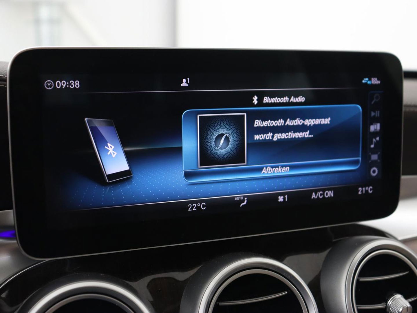 Mercedes-Benz C-Klasse 300e Avantgarde Luxury | Panoramadak | Luchtvering | Burmester | Stuurverwarming | 360 Camera | Leder | Stoelverwarming | Memory | Carplay | Sfeerverlichting | Matrix LED | PHEV | Plug In
