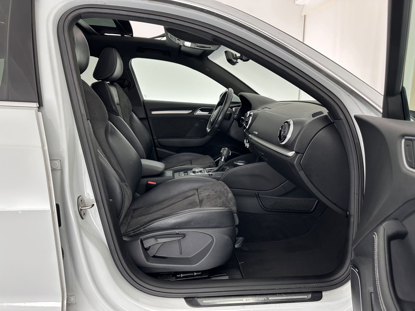 Audi A3 Sportback 1.4 e-tron PHEV Ambition Pro Line plus Aut. *PANO | FULL-LED | 1/2LEATHER | KEYLESS | BANG&OLUFSEN | NAVI-FULLMAP | SPORT-SEATS | ECC | PDC | CRUISE | 18''ALU*