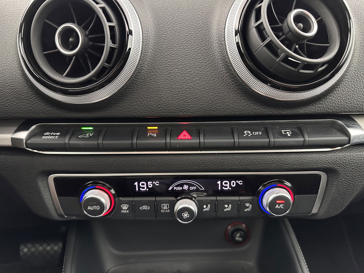 Audi A3 Sportback 1.4 e-tron PHEV Ambition Pro Line plus Aut. *PANO | FULL-LED | 1/2LEATHER | KEYLESS | BANG&OLUFSEN | NAVI-FULLMAP | SPORT-SEATS | ECC | PDC | CRUISE | 18''ALU*