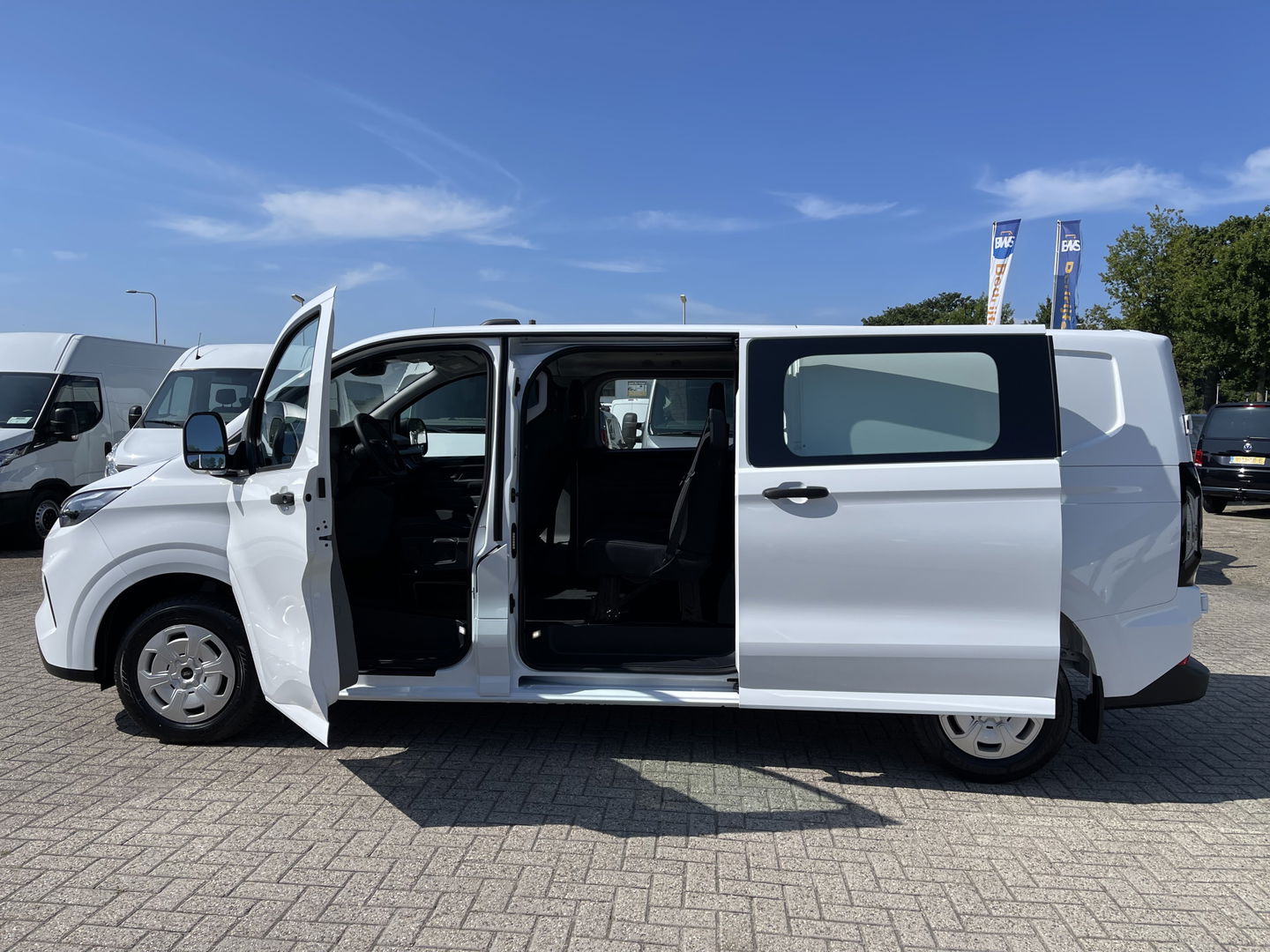 Ford Transit Custom 320 2.0 TDCI 136pk L2H1 Trend originele DC 5 persoons / NIEUW / BPM VRIJ / vaste prijs rijklaar € 39.950 ex btw / lease vanaf € 652 / euro 6 diesel / vol opties !