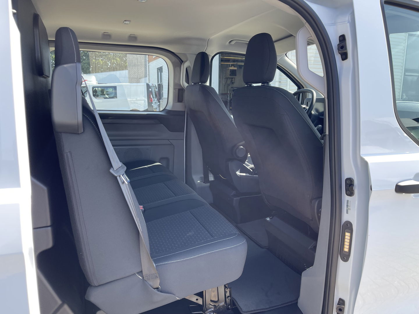 Ford Transit Custom 320 2.0 TDCI 136pk L2H1 Trend originele DC 5 persoons / NIEUW / BPM VRIJ / vaste prijs rijklaar € 39.950 ex btw / lease vanaf € 652 / euro 6 diesel / vol opties !