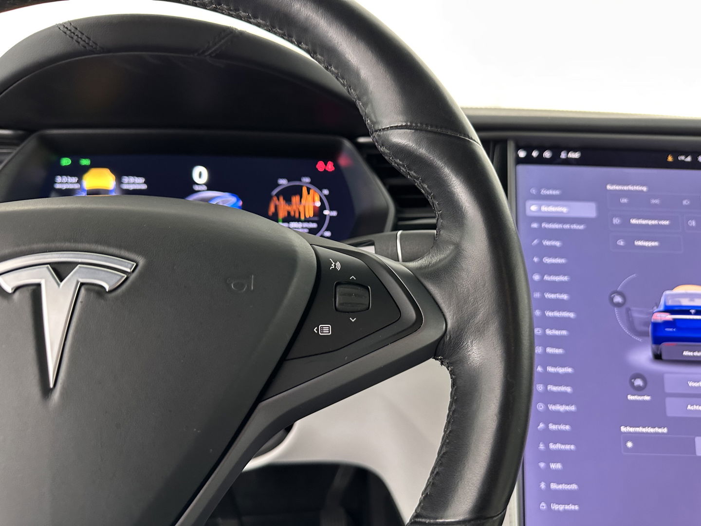 Tesla Model X 100D Aut. *PANO-WINDOW | AUTO-PILOT | LUXURY-LEATHER | CCS-FASTLOADER | NAVI-FULLMAP | FULL-LED | AIR-SUSPENSION | DIGI-COCKPIT | KEYLESS | CAMERA | DAB+ | HEATED-COMFORTSEATS | TOWBAR | 20''ALU*