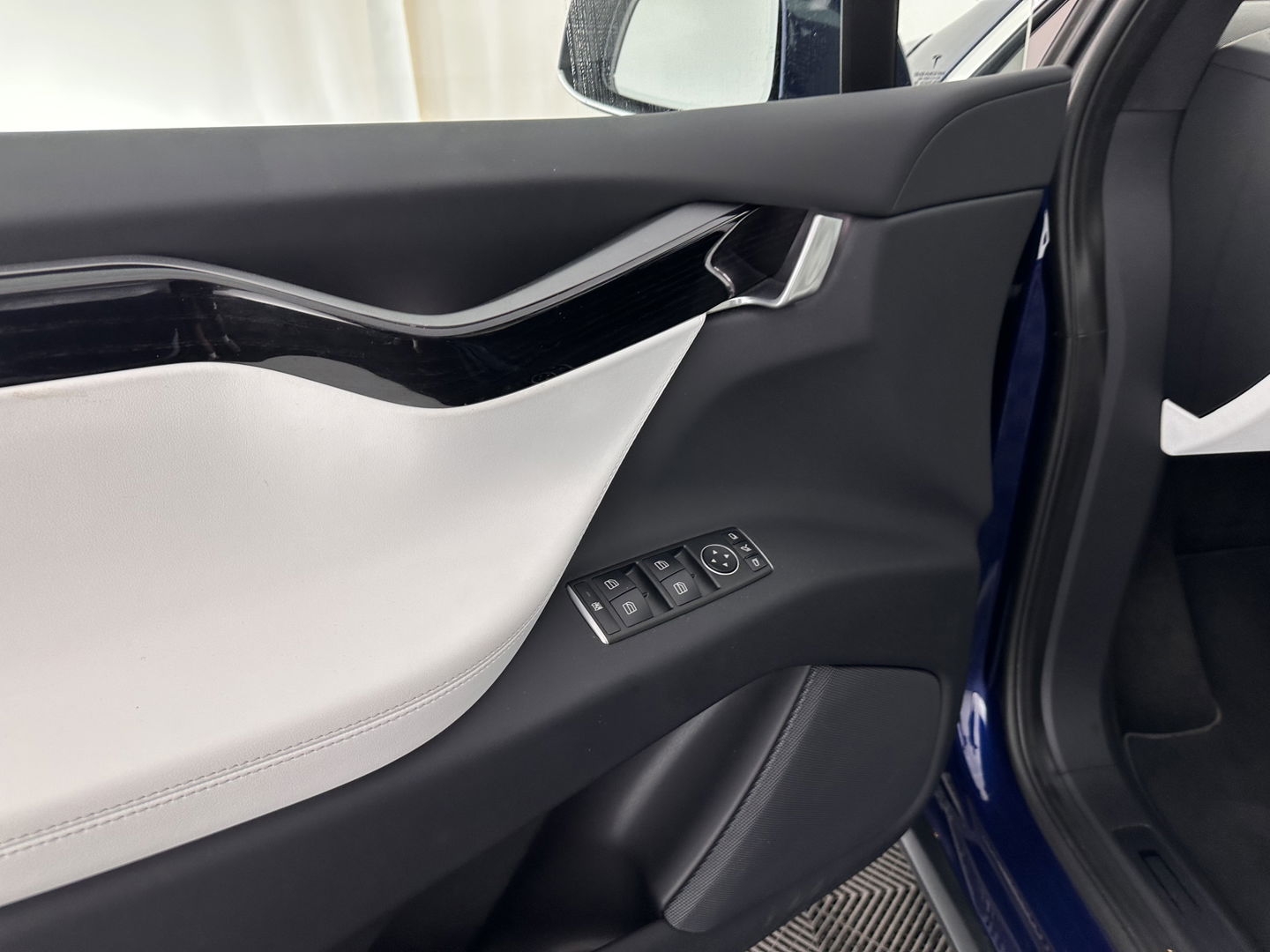 Tesla Model X 100D Aut. *PANO-WINDOW | AUTO-PILOT | LUXURY-LEATHER | CCS-FASTLOADER | NAVI-FULLMAP | FULL-LED | AIR-SUSPENSION | DIGI-COCKPIT | KEYLESS | CAMERA | DAB+ | HEATED-COMFORTSEATS | TOWBAR | 20''ALU*