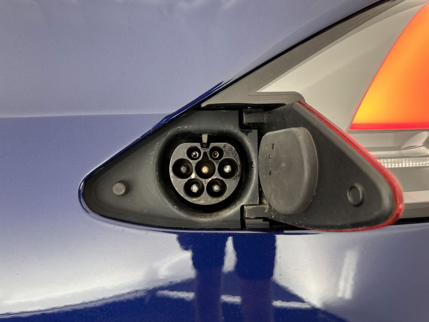 Tesla Model X 100D Aut. *PANO-WINDOW | AUTO-PILOT | LUXURY-LEATHER | CCS-FASTLOADER | NAVI-FULLMAP | FULL-LED | AIR-SUSPENSION | DIGI-COCKPIT | KEYLESS | CAMERA | DAB+ | HEATED-COMFORTSEATS | TOWBAR | 20''ALU*