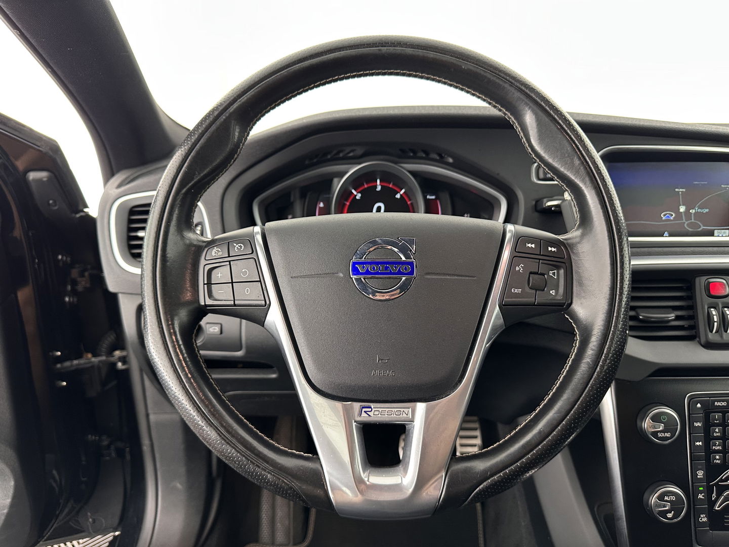 Volvo V40 2.0 D2 R-Design Business *1/2LATHER | XENON | NAVI-FULLMAP | HEATED-SPORTSEATS | ECC | PDC | CRUISE | 16''ALU | TOWBAR*