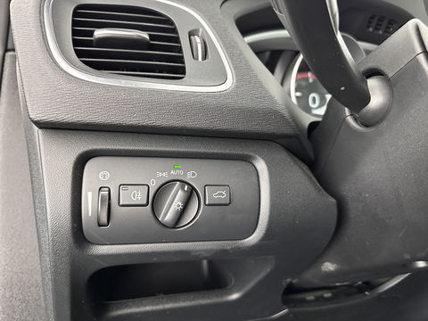 Volvo V40 2.0 D2 R-Design Business *1/2LATHER | XENON | NAVI-FULLMAP | HEATED-SPORTSEATS | ECC | PDC | CRUISE | 16''ALU | TOWBAR*