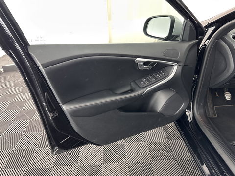 Volvo V40 2.0 D2 R-Design Business *1/2LATHER | XENON | NAVI-FULLMAP | HEATED-SPORTSEATS | ECC | PDC | CRUISE | 16''ALU | TOWBAR*