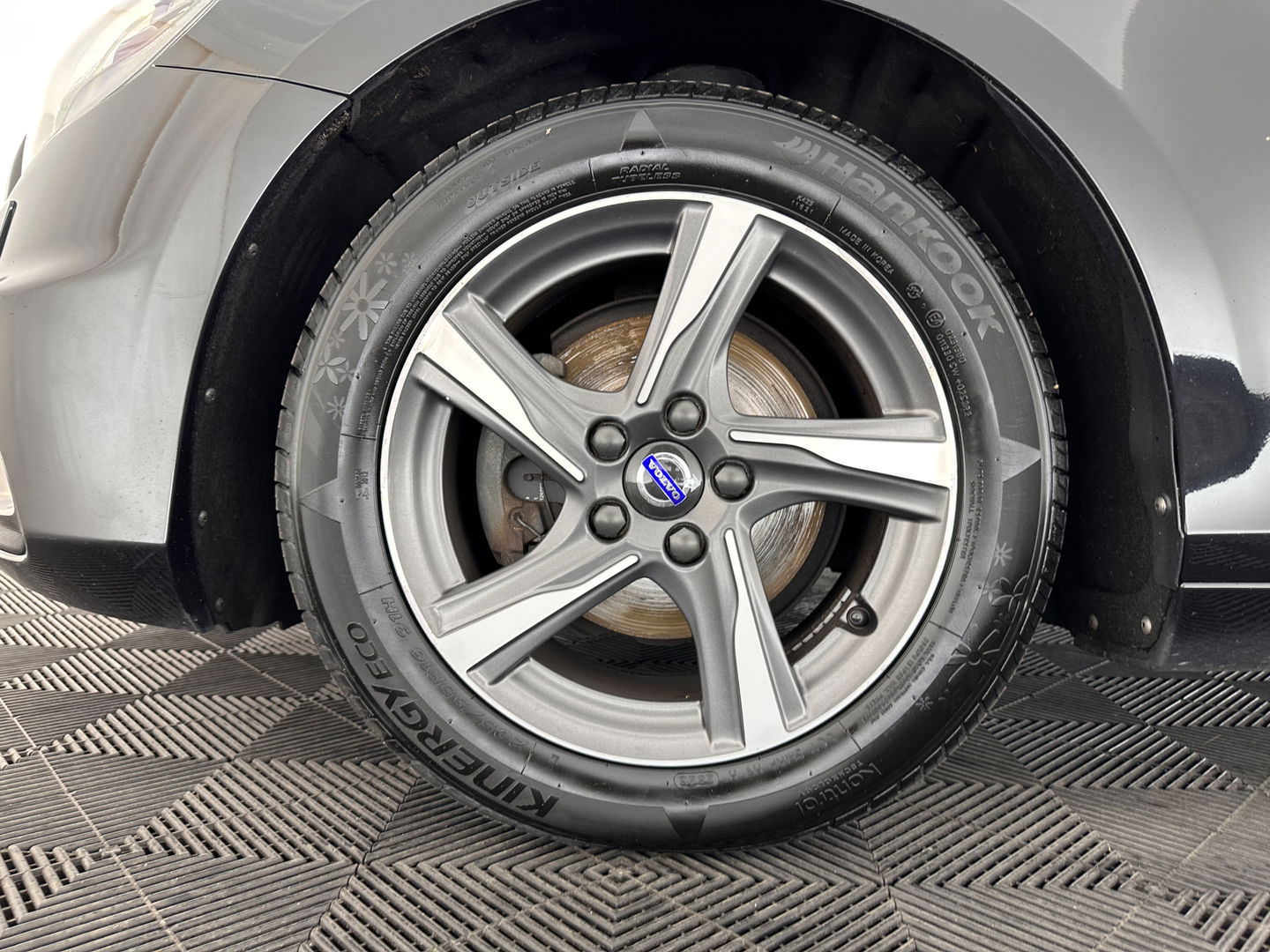 Volvo V40 2.0 D2 R-Design Business *1/2LATHER | XENON | NAVI-FULLMAP | HEATED-SPORTSEATS | ECC | PDC | CRUISE | 16''ALU | TOWBAR*