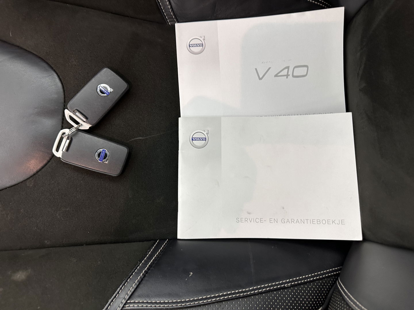 Volvo V40 2.0 D2 R-Design Business *1/2LATHER | XENON | NAVI-FULLMAP | HEATED-SPORTSEATS | ECC | PDC | CRUISE | 16''ALU | TOWBAR*