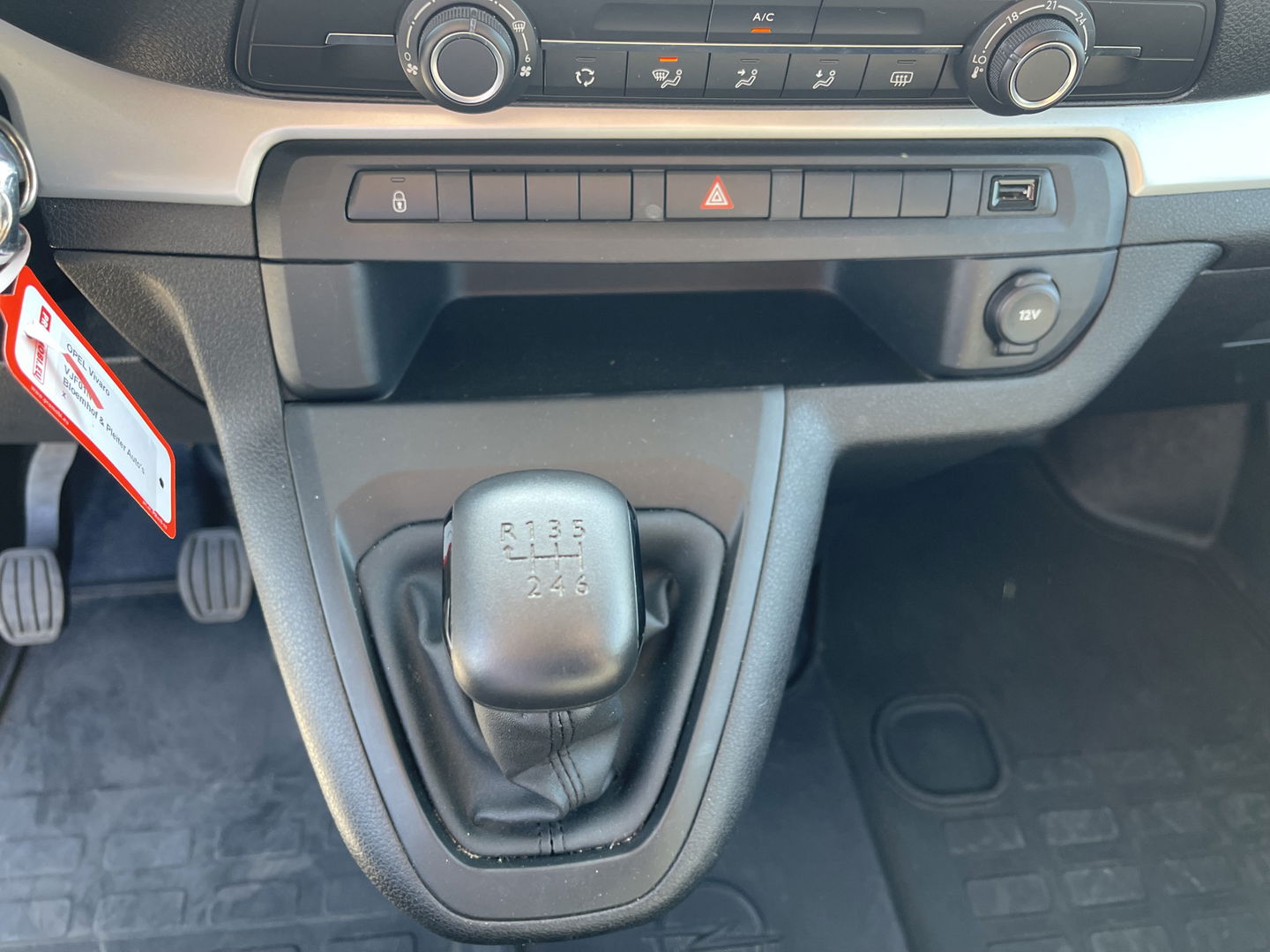 Opel Vivaro 2.0 CDTI 122pk L3H1 DC 6 persoons Edition / vaste prijs rijklaar € 20.950 ex btw / lease vanaf € 342 / euro 6 / bpm vrij / airco / cruise / navi / dubbele schuifdeur !