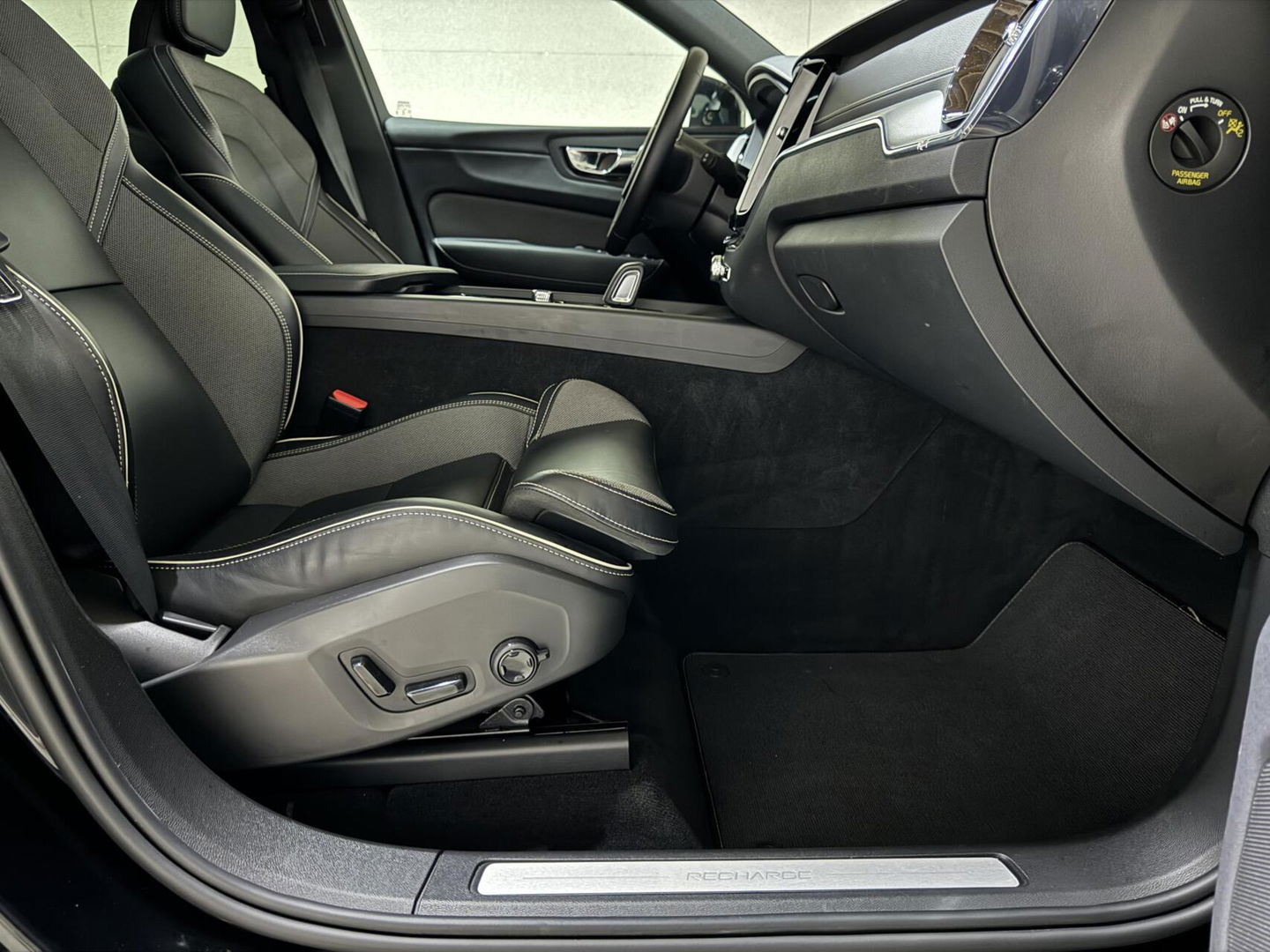 Volvo XC60 2.0 Recharge T6 AWD R-Design Pano H/K 360º Autopilot