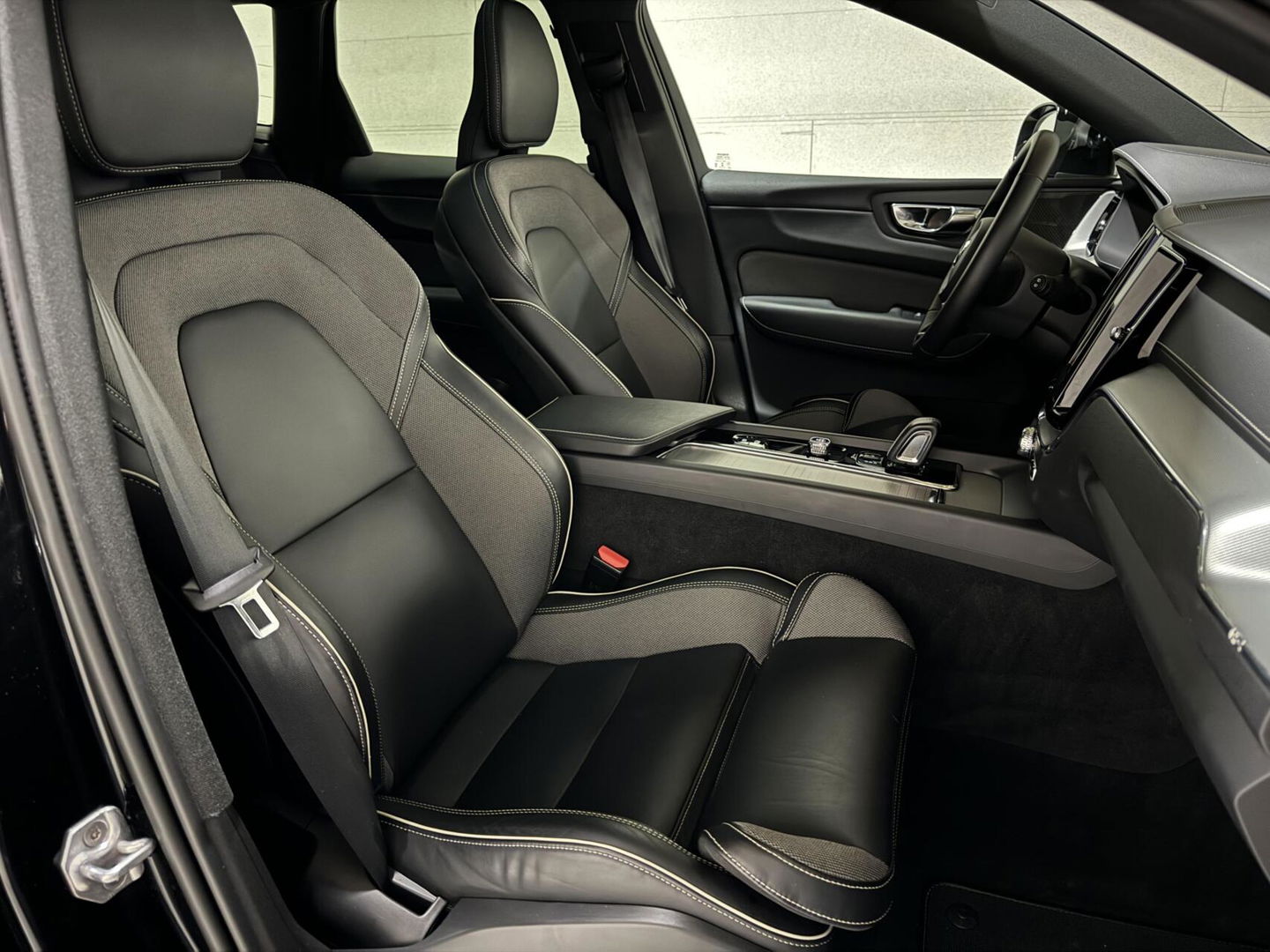 Volvo XC60 2.0 Recharge T6 AWD R-Design Pano H/K 360º Autopilot