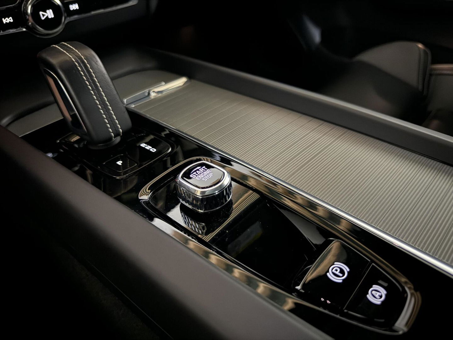 Volvo XC60 2.0 Recharge T6 AWD R-Design Pano H/K 360º Autopilot