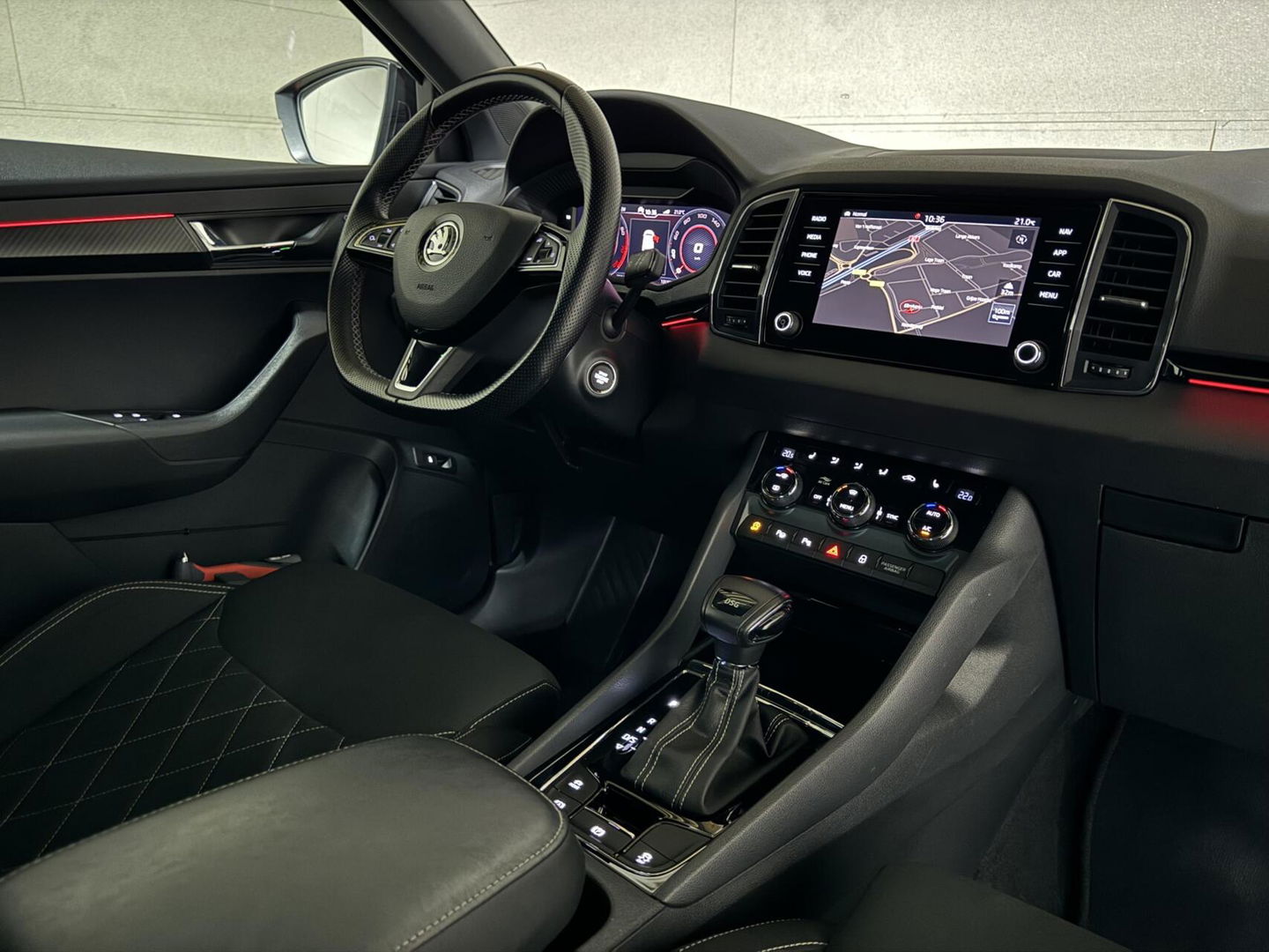 Škoda Karoq 1.5 TSI ACT Sportline Virtual Pano Canton Carplay NAP