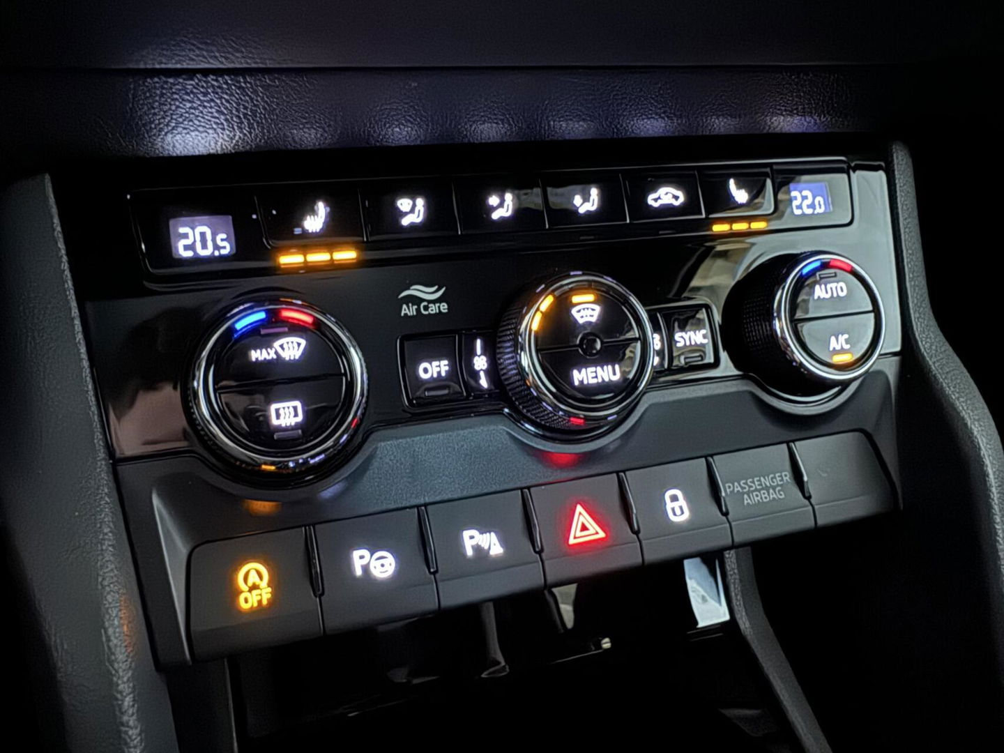 Škoda Karoq 1.5 TSI ACT Sportline Virtual Pano Canton Carplay NAP
