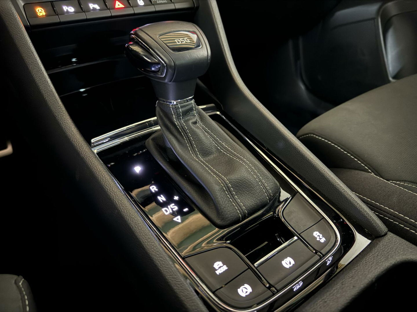 Škoda Karoq 1.5 TSI ACT Sportline Virtual Pano Canton Carplay NAP
