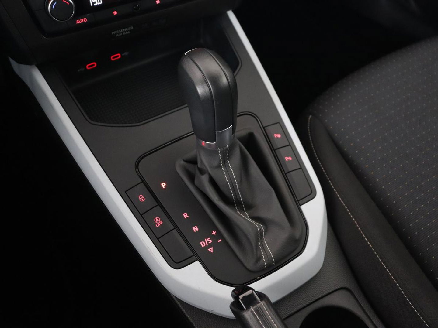 SEAT Arona 1.0 TSI Style | Automaat | Camera | Carplay | Navigatie | Climate control | Full LED | Cruise control | Parkeerhulp