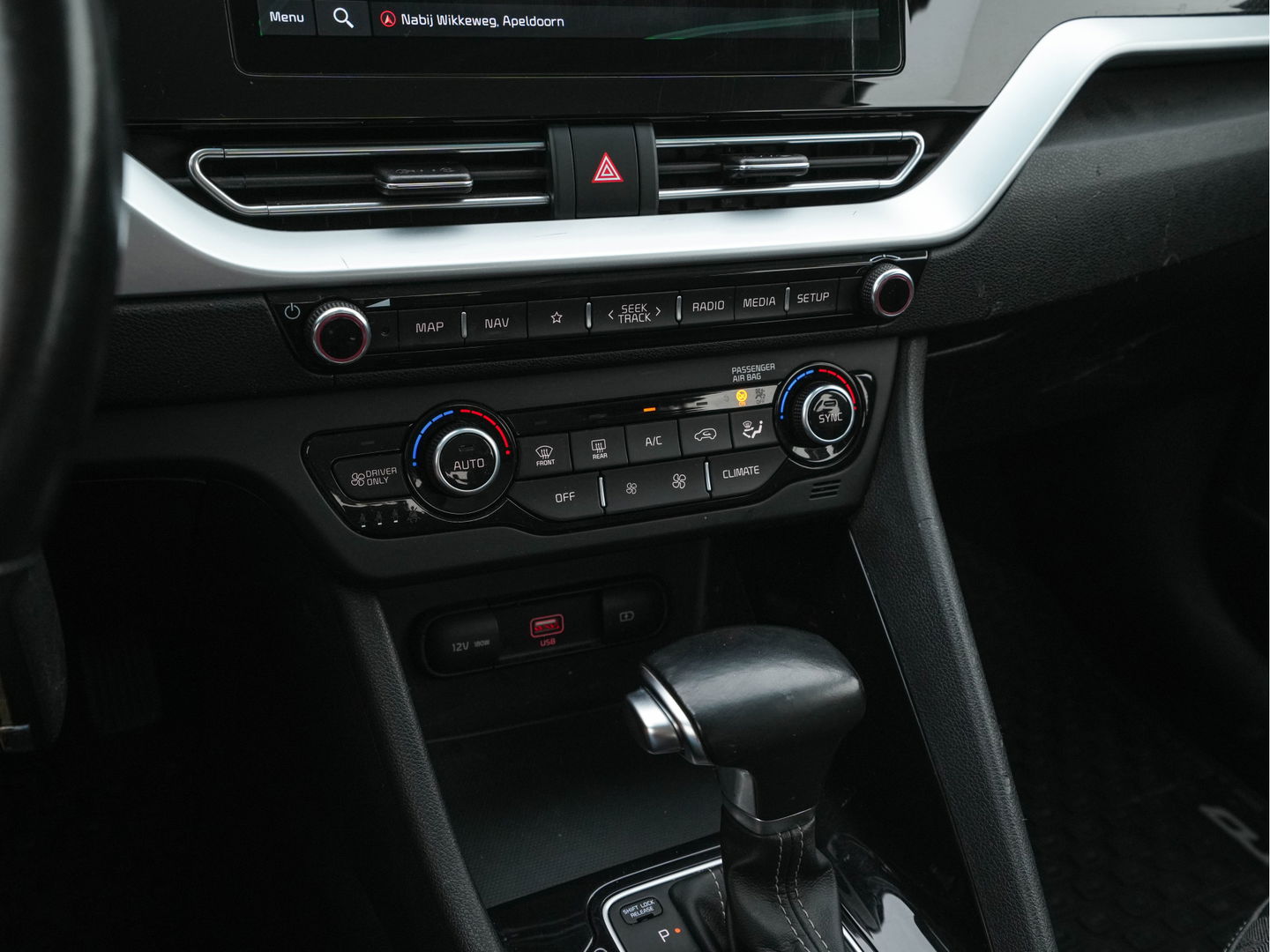 Kia Niro 1.6 GDi Hybrid DynamicLine (INCL-BTW) Aut. *ADAPTIVE-CRUISE | LEATHER-FABRIC | NAVI-FULLMAP | HEATED-COMFORTSEATS | CAMERA | DAB+ | KEYLESS | ECC | DIGI-COCKPIT | SHIFT-PADDLES | LANE-ASSIST | PDC | TOWBAR | 16''ALU*