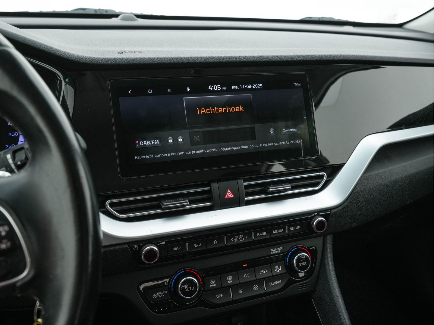 Kia Niro 1.6 GDi Hybrid DynamicLine (INCL-BTW) Aut. *ADAPTIVE-CRUISE | LEATHER-FABRIC | NAVI-FULLMAP | HEATED-COMFORTSEATS | CAMERA | DAB+ | KEYLESS | ECC | DIGI-COCKPIT | SHIFT-PADDLES | LANE-ASSIST | PDC | TOWBAR | 16''ALU*