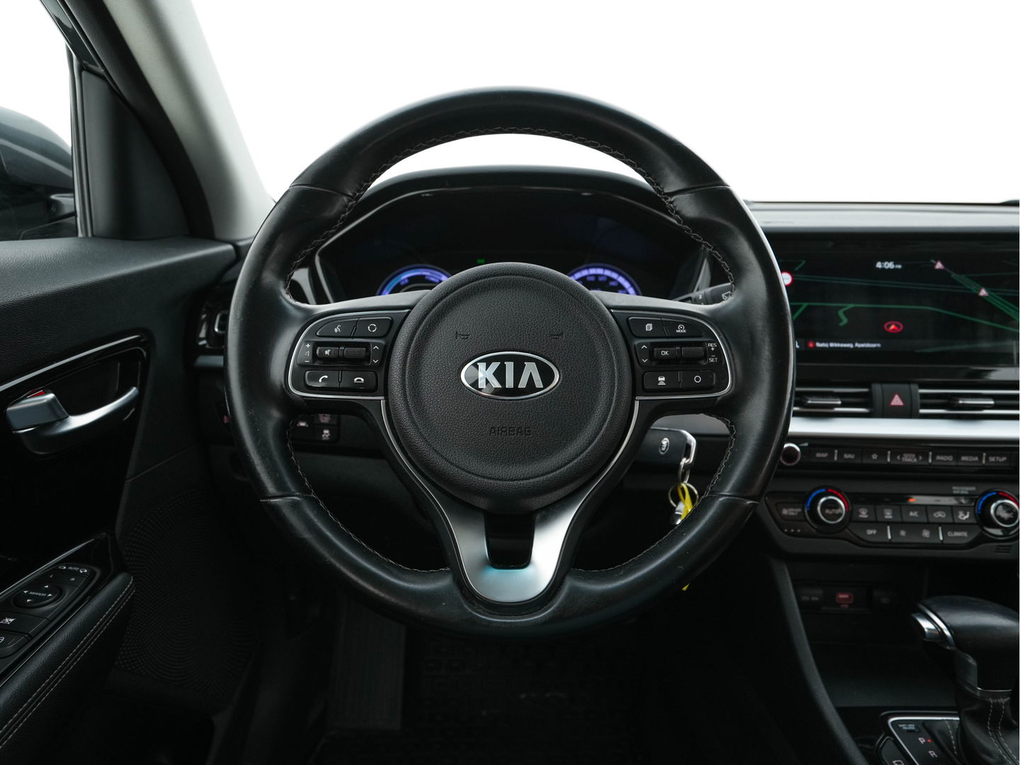 Kia Niro 1.6 GDi Hybrid DynamicLine (INCL-BTW) Aut. *ADAPTIVE-CRUISE | LEATHER-FABRIC | NAVI-FULLMAP | HEATED-COMFORTSEATS | CAMERA | DAB+ | KEYLESS | ECC | DIGI-COCKPIT | SHIFT-PADDLES | LANE-ASSIST | PDC | TOWBAR | 16''ALU*