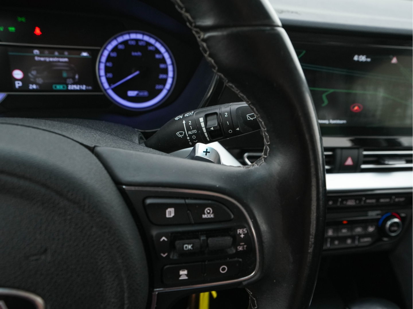 Kia Niro 1.6 GDi Hybrid DynamicLine (INCL-BTW) Aut. *ADAPTIVE-CRUISE | LEATHER-FABRIC | NAVI-FULLMAP | HEATED-COMFORTSEATS | CAMERA | DAB+ | KEYLESS | ECC | DIGI-COCKPIT | SHIFT-PADDLES | LANE-ASSIST | PDC | TOWBAR | 16''ALU*