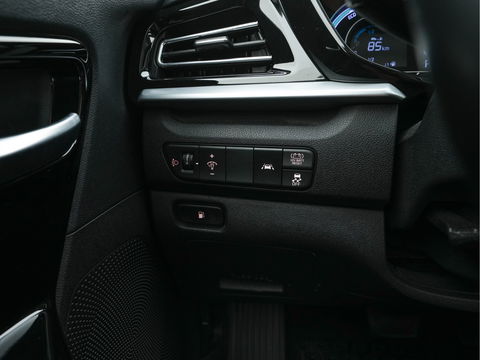 Kia Niro 1.6 GDi Hybrid DynamicLine (INCL-BTW) Aut. *ADAPTIVE-CRUISE | LEATHER-FABRIC | NAVI-FULLMAP | HEATED-COMFORTSEATS | CAMERA | DAB+ | KEYLESS | ECC | DIGI-COCKPIT | SHIFT-PADDLES | LANE-ASSIST | PDC | TOWBAR | 16''ALU*