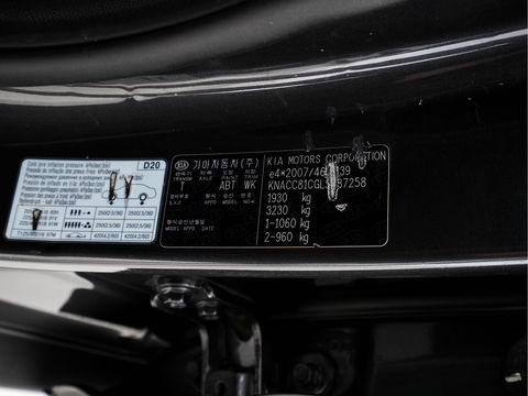 Kia Niro 1.6 GDi Hybrid DynamicLine (INCL-BTW) Aut. *ADAPTIVE-CRUISE | LEATHER-FABRIC | NAVI-FULLMAP | HEATED-COMFORTSEATS | CAMERA | DAB+ | KEYLESS | ECC | DIGI-COCKPIT | SHIFT-PADDLES | LANE-ASSIST | PDC | TOWBAR | 16''ALU*
