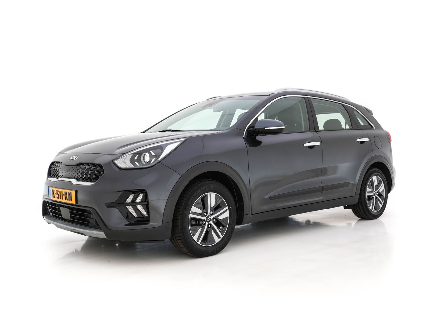 Kia Niro 1.6 GDi Hybrid DynamicLine (INCL-BTW) Aut. *ADAPTIVE-CRUISE | LEATHER-FABRIC | NAVI-FULLMAP | HEATED-COMFORTSEATS | CAMERA | DAB+ | KEYLESS | ECC | DIGI-COCKPIT | SHIFT-PADDLES | LANE-ASSIST | PDC | TOWBAR | 16''ALU*