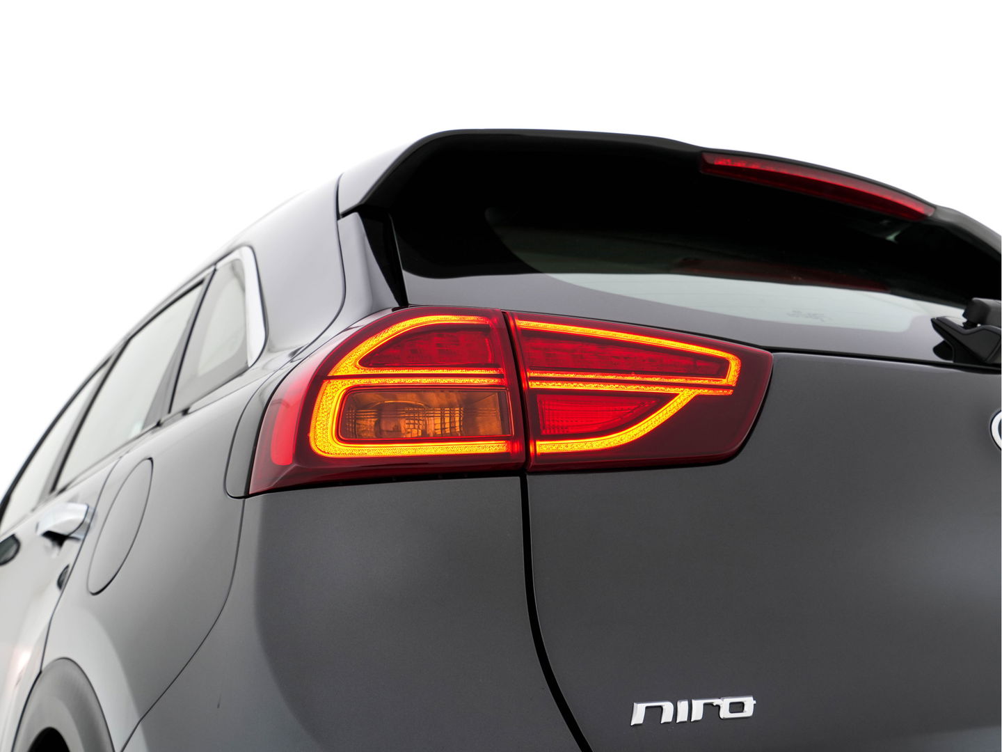 Kia Niro 1.6 GDi Hybrid DynamicLine (INCL-BTW) Aut. *ADAPTIVE-CRUISE | LEATHER-FABRIC | NAVI-FULLMAP | HEATED-COMFORTSEATS | CAMERA | DAB+ | KEYLESS | ECC | DIGI-COCKPIT | SHIFT-PADDLES | LANE-ASSIST | PDC | TOWBAR | 16''ALU*