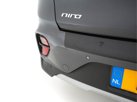 Kia Niro 1.6 GDi Hybrid DynamicLine (INCL-BTW) Aut. *ADAPTIVE-CRUISE | LEATHER-FABRIC | NAVI-FULLMAP | HEATED-COMFORTSEATS | CAMERA | DAB+ | KEYLESS | ECC | DIGI-COCKPIT | SHIFT-PADDLES | LANE-ASSIST | PDC | TOWBAR | 16''ALU*