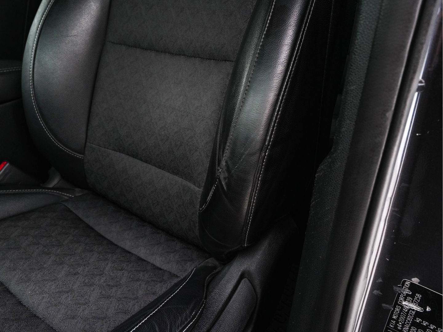 Kia Niro 1.6 GDi Hybrid DynamicLine (INCL-BTW) Aut. *ADAPTIVE-CRUISE | LEATHER-FABRIC | NAVI-FULLMAP | HEATED-COMFORTSEATS | CAMERA | DAB+ | KEYLESS | ECC | DIGI-COCKPIT | SHIFT-PADDLES | LANE-ASSIST | PDC | TOWBAR | 16''ALU*