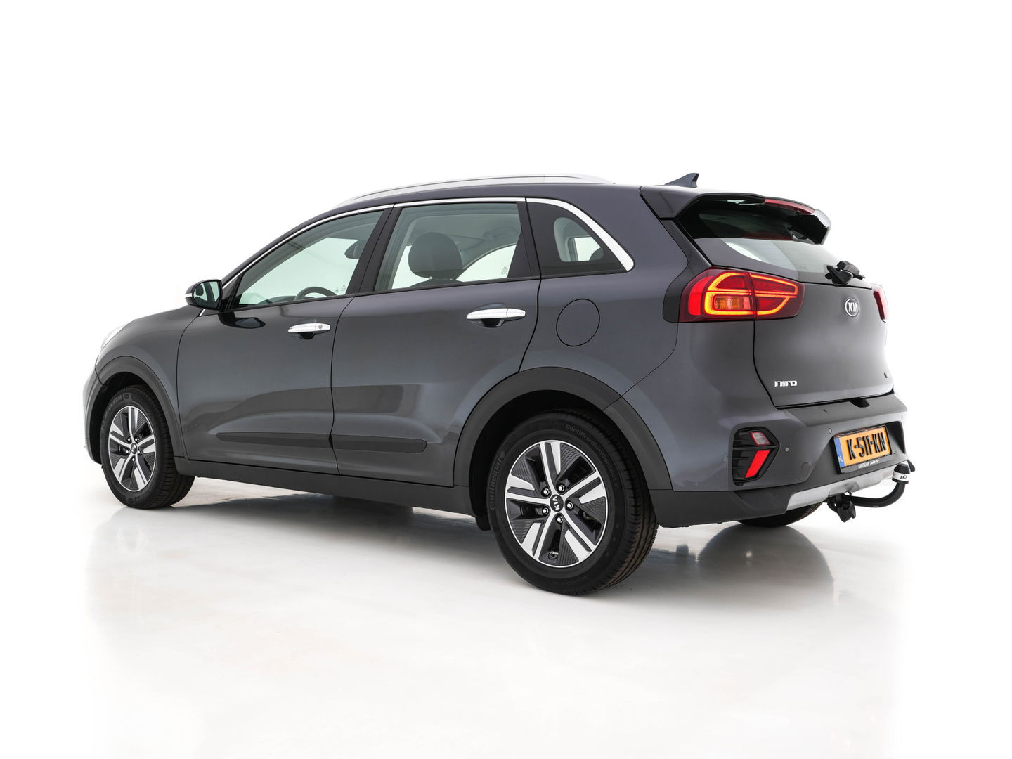 Kia Niro 1.6 GDi Hybrid DynamicLine (INCL-BTW) Aut. *ADAPTIVE-CRUISE | LEATHER-FABRIC | NAVI-FULLMAP | HEATED-COMFORTSEATS | CAMERA | DAB+ | KEYLESS | ECC | DIGI-COCKPIT | SHIFT-PADDLES | LANE-ASSIST | PDC | TOWBAR | 16''ALU*