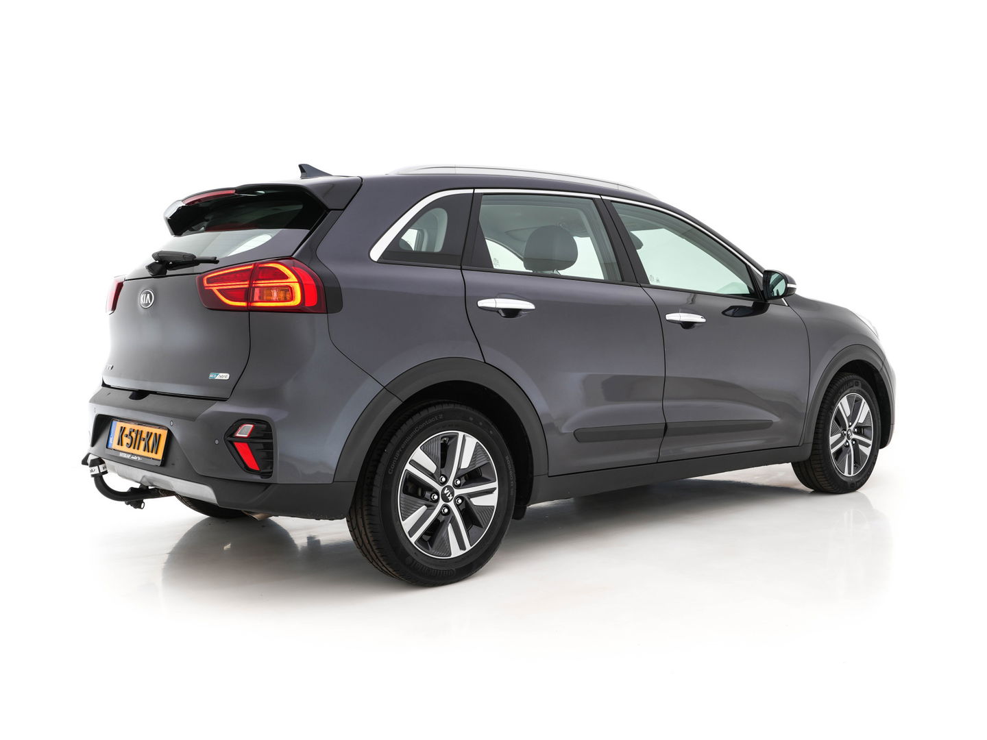 Kia Niro 1.6 GDi Hybrid DynamicLine (INCL-BTW) Aut. *ADAPTIVE-CRUISE | LEATHER-FABRIC | NAVI-FULLMAP | HEATED-COMFORTSEATS | CAMERA | DAB+ | KEYLESS | ECC | DIGI-COCKPIT | SHIFT-PADDLES | LANE-ASSIST | PDC | TOWBAR | 16''ALU*