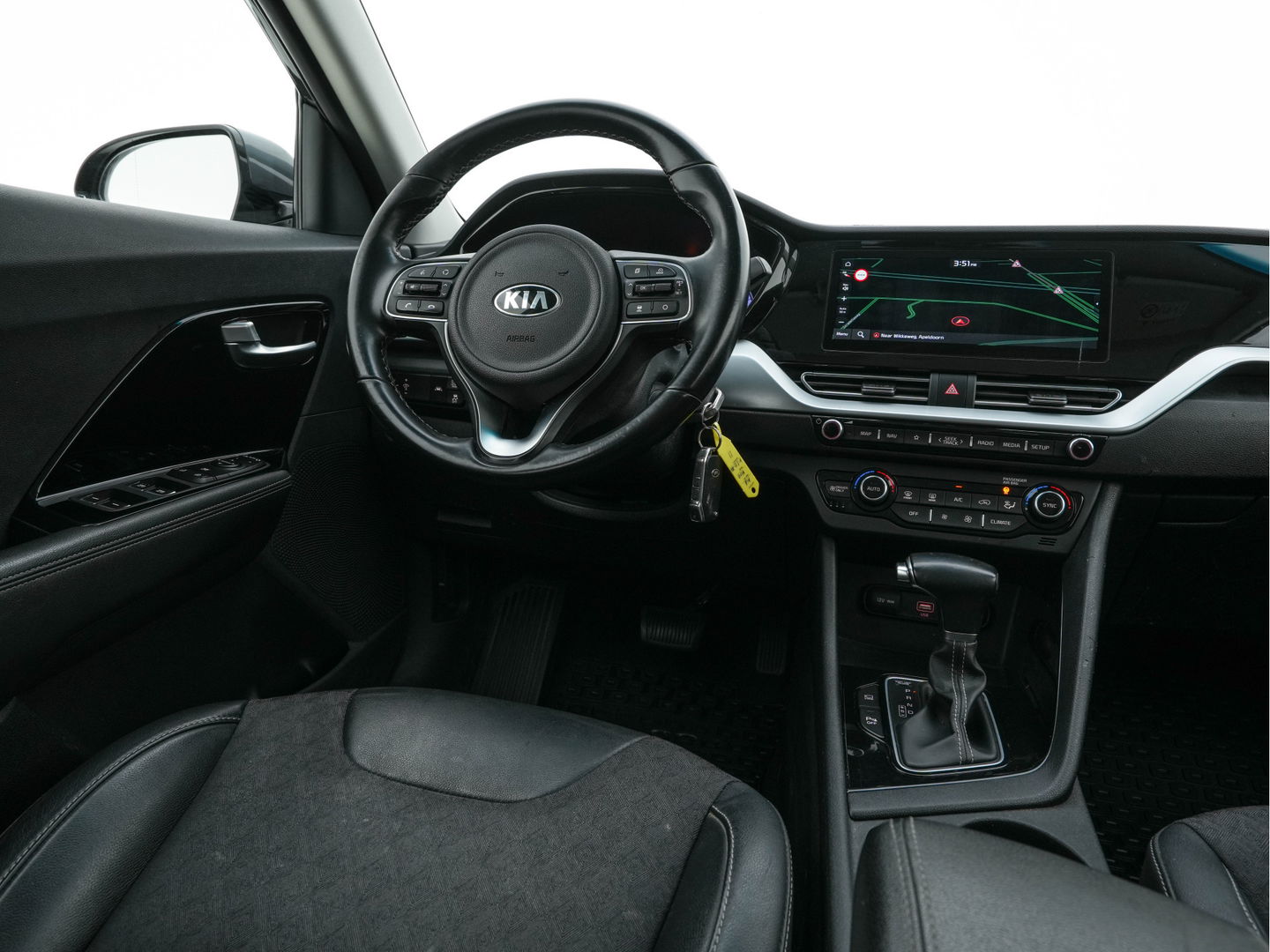 Kia Niro 1.6 GDi Hybrid DynamicLine (INCL-BTW) Aut. *ADAPTIVE-CRUISE | LEATHER-FABRIC | NAVI-FULLMAP | HEATED-COMFORTSEATS | CAMERA | DAB+ | KEYLESS | ECC | DIGI-COCKPIT | SHIFT-PADDLES | LANE-ASSIST | PDC | TOWBAR | 16''ALU*