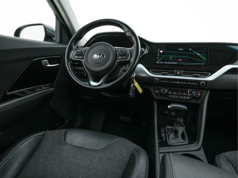 Kia Niro 1.6 GDi Hybrid DynamicLine (INCL-BTW) Aut. *ADAPTIVE-CRUISE | LEATHER-FABRIC | NAVI-FULLMAP | HEATED-COMFORTSEATS | CAMERA | DAB+ | KEYLESS | ECC | DIGI-COCKPIT | SHIFT-PADDLES | LANE-ASSIST | PDC | TOWBAR | 16''ALU*