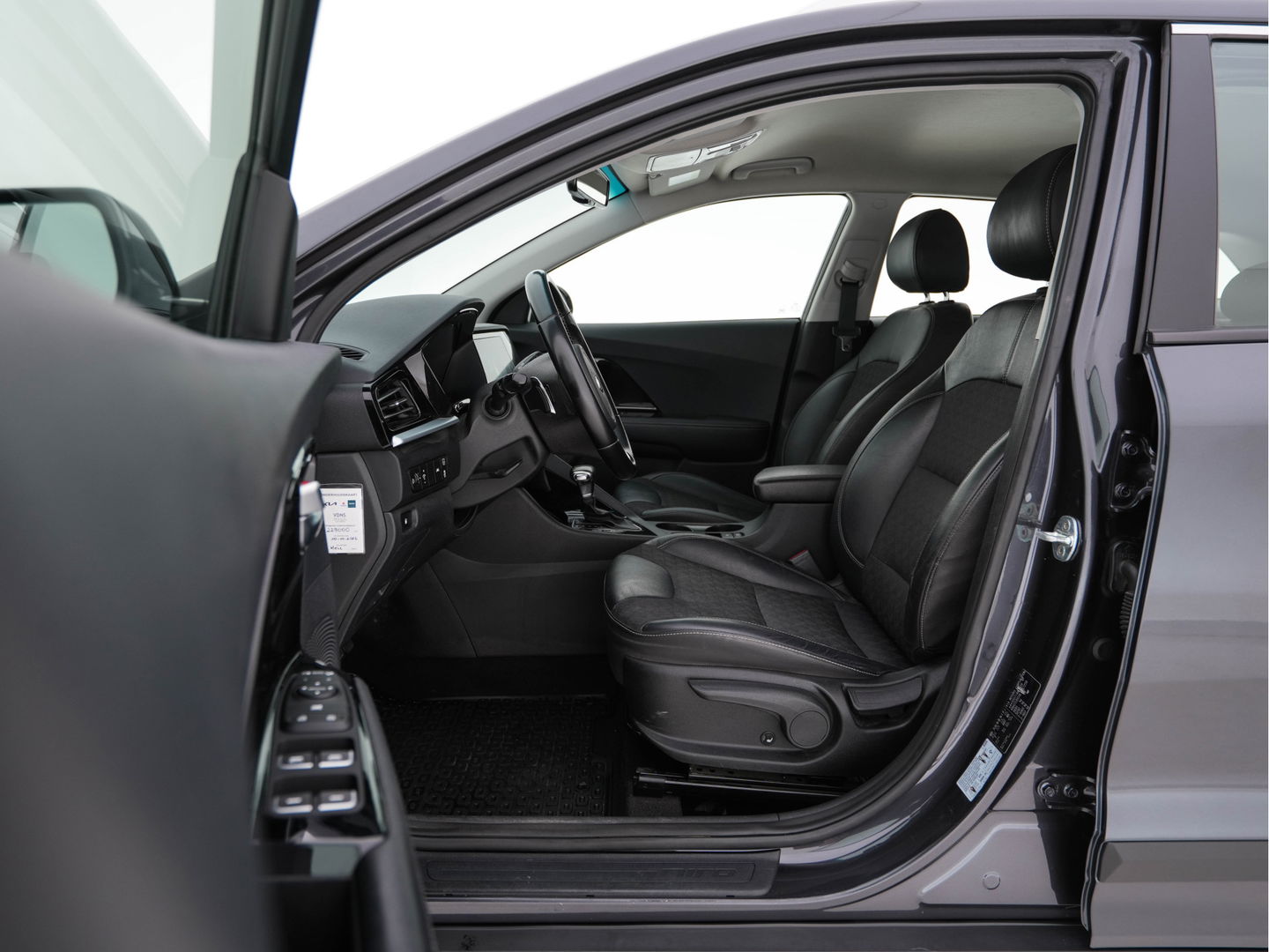 Kia Niro 1.6 GDi Hybrid DynamicLine (INCL-BTW) Aut. *ADAPTIVE-CRUISE | LEATHER-FABRIC | NAVI-FULLMAP | HEATED-COMFORTSEATS | CAMERA | DAB+ | KEYLESS | ECC | DIGI-COCKPIT | SHIFT-PADDLES | LANE-ASSIST | PDC | TOWBAR | 16''ALU*