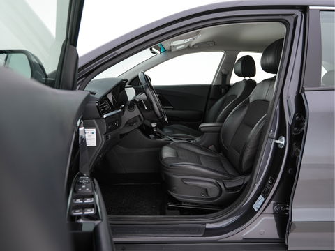 Kia Niro 1.6 GDi Hybrid DynamicLine (INCL-BTW) Aut. *ADAPTIVE-CRUISE | LEATHER-FABRIC | NAVI-FULLMAP | HEATED-COMFORTSEATS | CAMERA | DAB+ | KEYLESS | ECC | DIGI-COCKPIT | SHIFT-PADDLES | LANE-ASSIST | PDC | TOWBAR | 16''ALU*