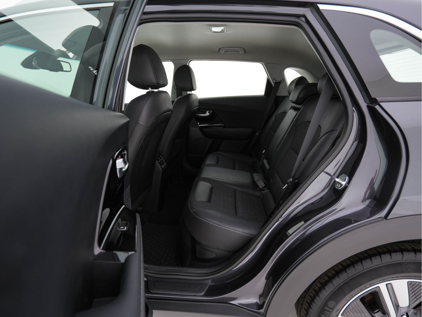 Kia Niro 1.6 GDi Hybrid DynamicLine (INCL-BTW) Aut. *ADAPTIVE-CRUISE | LEATHER-FABRIC | NAVI-FULLMAP | HEATED-COMFORTSEATS | CAMERA | DAB+ | KEYLESS | ECC | DIGI-COCKPIT | SHIFT-PADDLES | LANE-ASSIST | PDC | TOWBAR | 16''ALU*